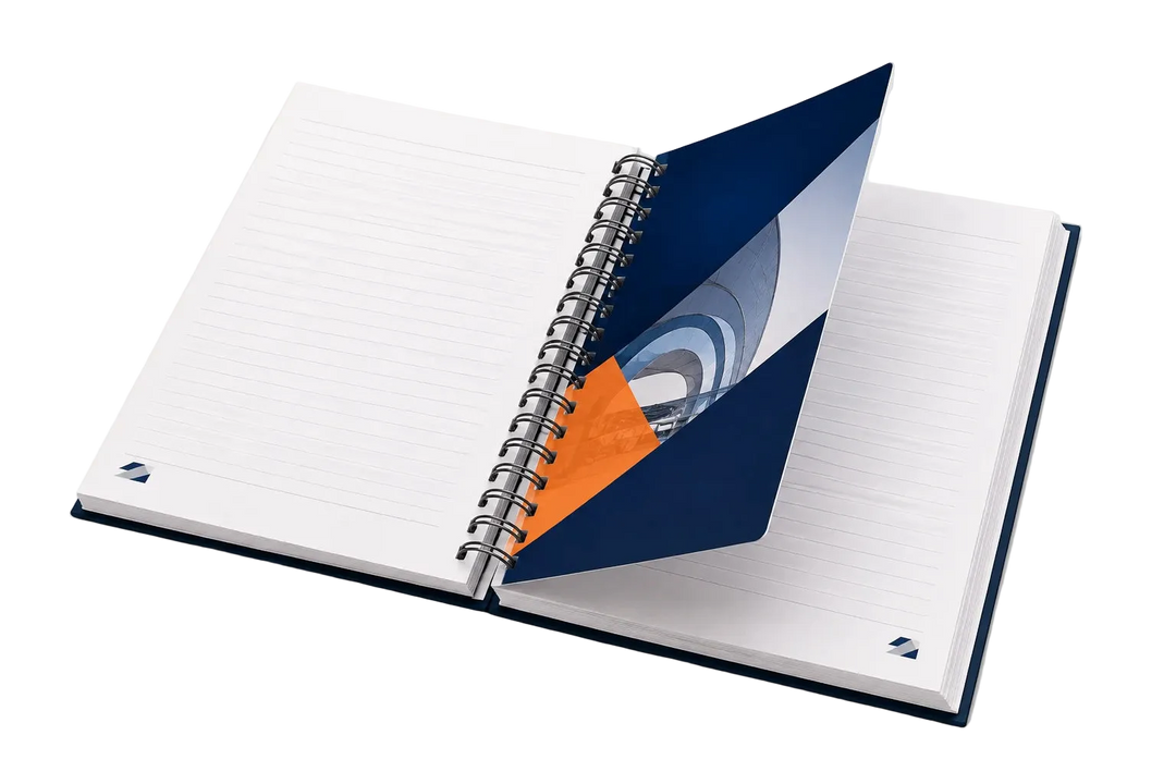 Libreta personalizada con interiores impresos y separador a color.